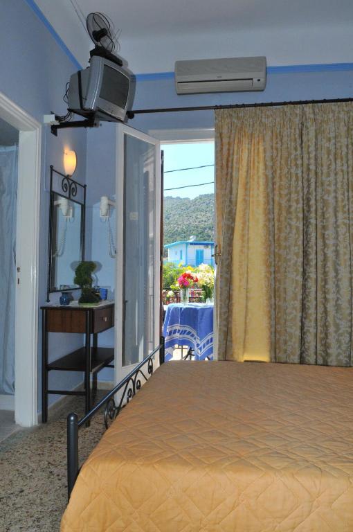 Oasis Hotel Theodoros & Litsa Galaris Agia Marina  Oda fotoğraf