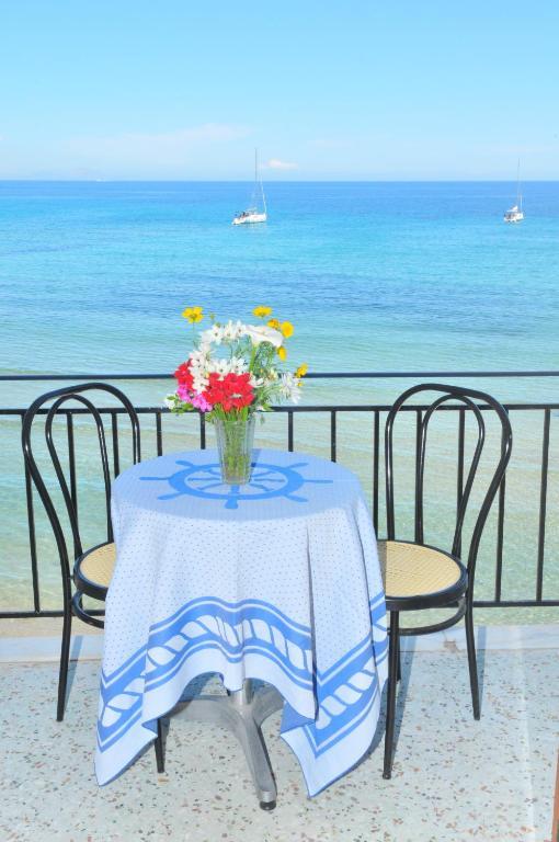 Oasis Hotel Theodoros & Litsa Galaris Agia Marina  Dış mekan fotoğraf